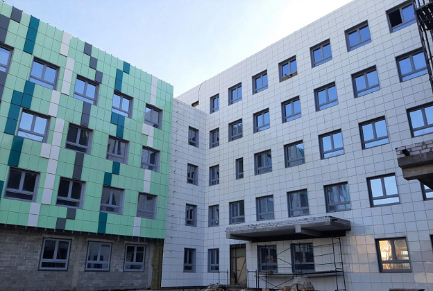 На юге Волгограда продолжается строительство поликлиники